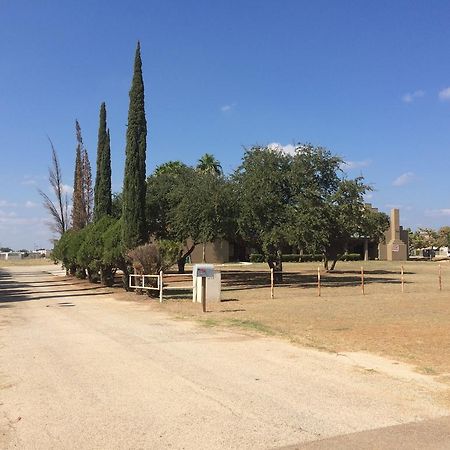 Frio Inn Pearsall ภายนอก รูปภาพ